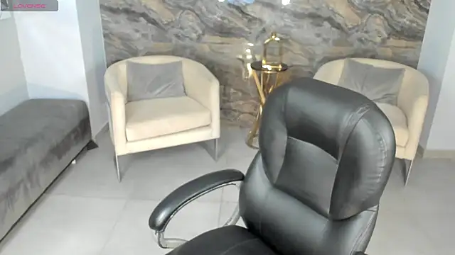 Snapshot of MadelineFox chatting on April 14, 2026, 8:19 am MadelineFox online show from April 14, 2026, 8:19 am