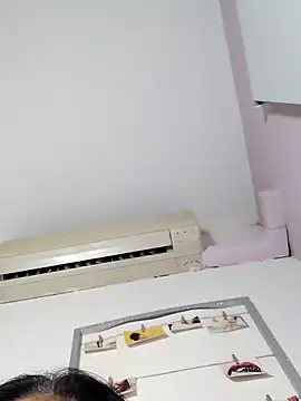 Molly newman6 online show from November 20, 2025, 5:35 pm