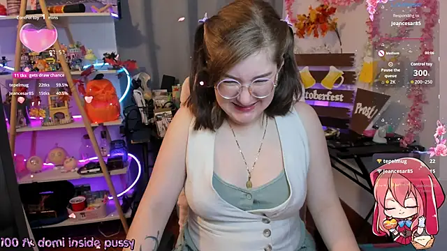 Snapshot of HunnyyLove chatting on October 1, 2025, 5:17 pm HunnyyLove online show from October 1, 2025, 5:17 pm