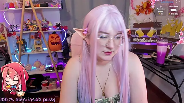 Snapshot of HunnyyLove chatting on October 10, 2025, 5:25 pm HunnyyLove online show from October 10, 2025, 5:25 pm