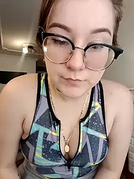 Snapshot of HunnyyLove chatting on February 24, 2025, 5:53 pm HunnyyLove online show from February 24, 2025, 5:53 pm