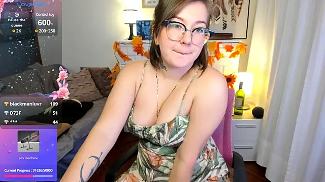 Snapshot of HunnyyLove chatting on March 4, 2025, 8:27 pm HunnyyLove online show from March 4, 2025, 8:27 pm