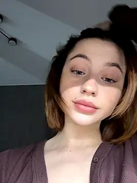 Camilla Railian online show from October 3, 2025, 7:04 pm