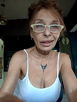 Snapshot of FrozenWaffle chatting on May 5, 2026, 4:10 pm FrozenWaffle online show from May 5, 2026, 4:10 pm