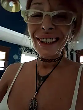 Snapshot of FrozenWaffle chatting on May 1, 2026, 3:06 pm FrozenWaffle online show from May 1, 2026, 3:06 pm