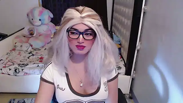 Snapshot of Goddess_Sarah chatting on October 4, 2025, 2:51 pm Goddess Sarah online show from October 4, 2025, 2:51 pm