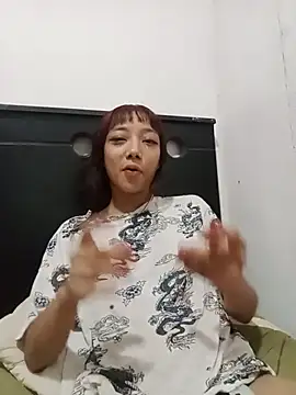 Snapshot of Karmakuro chatting on May 1, 2026, 12:32 pm Karmakuro online show from May 1, 2026, 12:32 pm