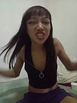 Karmakuro online show from April 13, 2026, 2:04 am