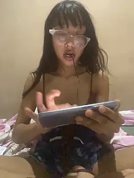 Snapshot of Karmakuro chatting on December 18, 2025, 10:24 pm Karmakuro online show from December 18, 2025, 10:24 pm