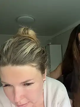 AngelMiaM online show from May 21, 2026, 4:37 pm