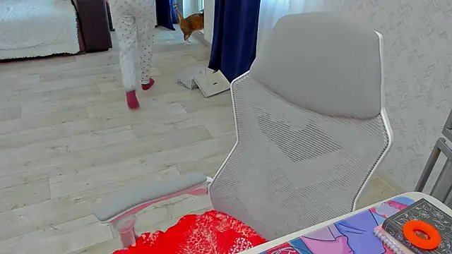Snapshot of c_arina_x chatting on October 1, 2025, 11:14 am c arina x online show from October 1, 2025, 11:14 am