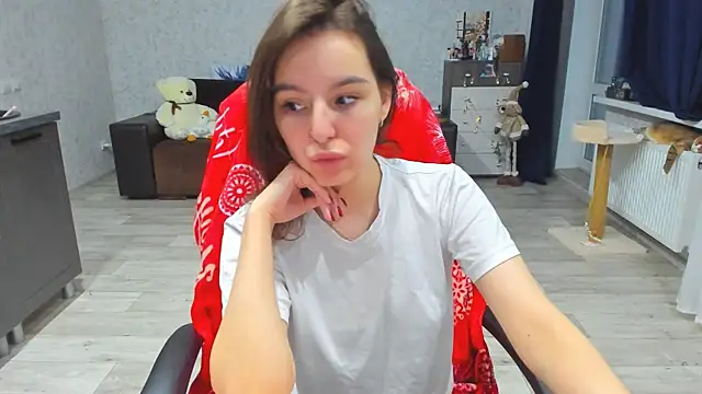 Snapshot of c_arina_x chatting on December 16, 2024, 5:33 pm c arina x online show from December 16, 2024, 5:33 pm