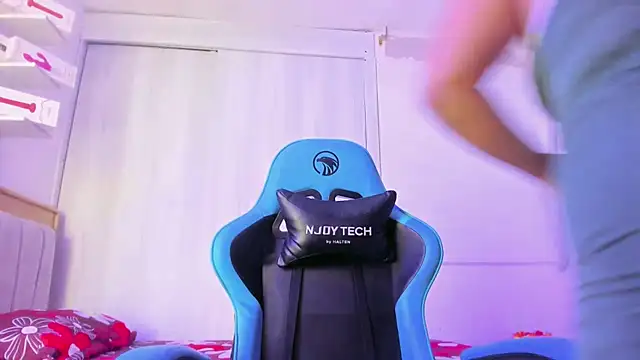 Lunastar02 online show from October 3, 2025, 1:45 pm