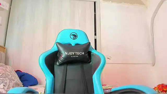 Lunastar02 online show from October 16, 2025, 2:14 pm