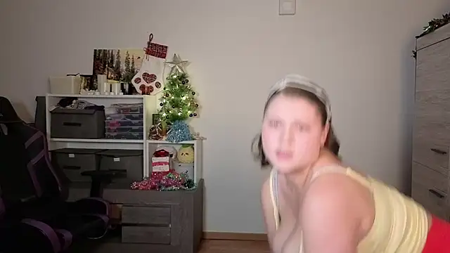 Snapshot of TinniAngel chatting on December 3, 2025, 6:18 pm TinniAngel online show from December 3, 2025, 6:18 pm