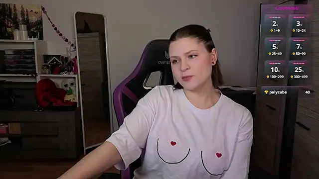 Snapshot of TinniAngel chatting on February 12, 2026, 6:18 pm TinniAngel online show from February 12, 2026, 6:18 pm