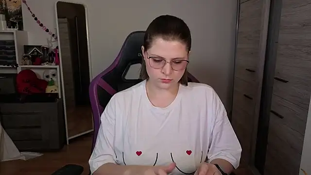 Snapshot of TinniAngel chatting on February 8, 2026, 5:54 pm TinniAngel online show from February 8, 2026, 5:54 pm