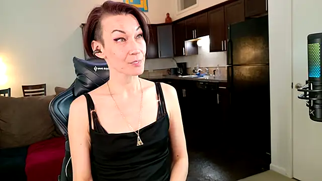 EveEnigma online show from March 5, 2025, 1:06 pm