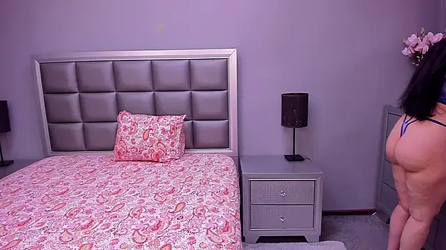 HellennSweet online show from March 24, 2026, 5:29 am