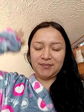 Arisha34 online show from November 12, 2025, 1:37 pm