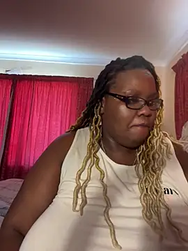 Snapshot of Michyboldy chatting on February 25, 2025, 11:43 am Michyboldy online show from February 25, 2025, 11:43 am