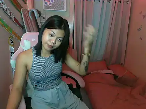 Snapshot of young_salsalita chatting on October 30, 2025, 10:35 am young salsalita online show from October 30, 2025, 10:35 am