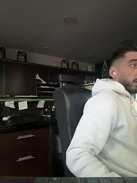 Snapshot of dk2995 chatting on December 24, 2024, 6:44 am dk2995 online show from December 24, 2024, 6:44 am