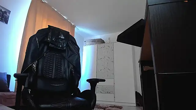 liamaesthetic online show from May 11, 2026, 7:10 am