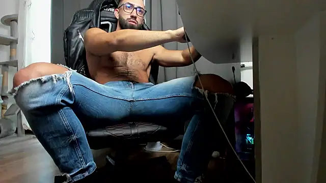 liamaesthetic online show from November 2, 2025, 7:57 am