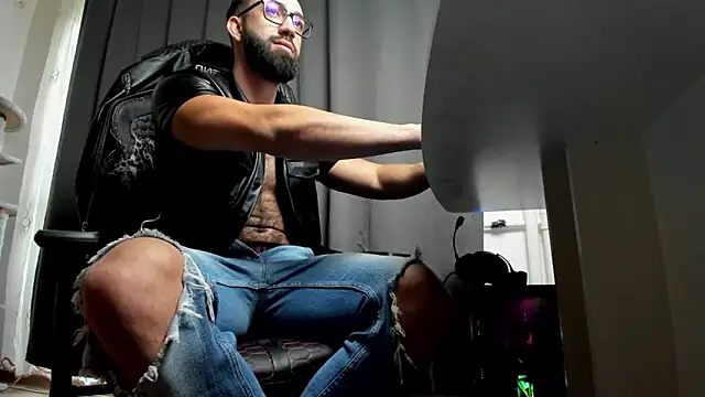 liamaesthetic online show from November 26, 2025, 8:36 am