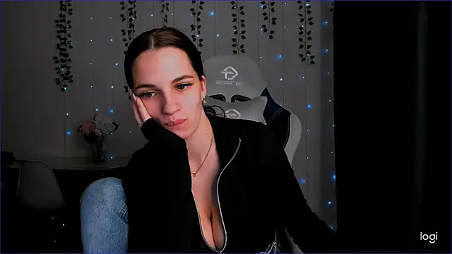 Snapshot of KarlaSim chatting on February 15, 2025, 12:04 am KarlaSim online show from February 15, 2025, 12:04 am