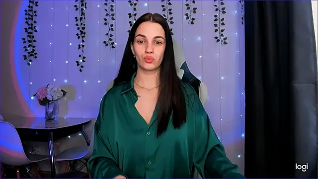 Snapshot of KarlaSim chatting on February 5, 2025, 11:55 am KarlaSim online show from February 5, 2025, 11:55 am