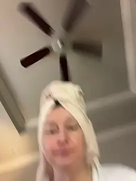 Snapshot of Vivian_MayXxX chatting on December 21, 2025, 9:26 pm Vivian MayXxX online show from December 21, 2025, 9:26 pm