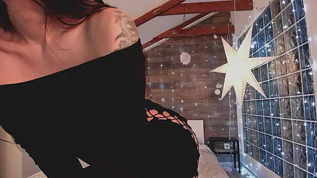 AzaliaSwallows online show from February 15, 2025, 4:56 pm