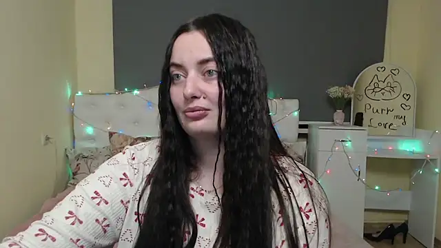 Snapshot of MilanaPrice chatting on February 17, 2026, 7:44 pm MilanaPrice online show from February 17, 2026, 7:44 pm