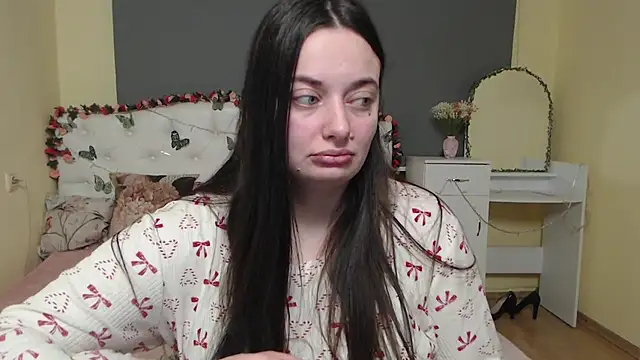 Snapshot of MilanaPrice chatting on February 20, 2026, 7:38 pm MilanaPrice online show from February 20, 2026, 7:38 pm