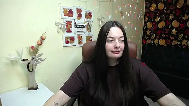 MilanaPrice online show from November 23, 2025, 6:29 pm