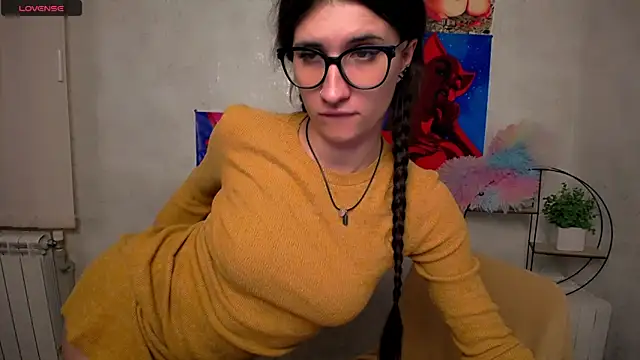 MaryEm976 online show from November 12, 2025, 10:41 am