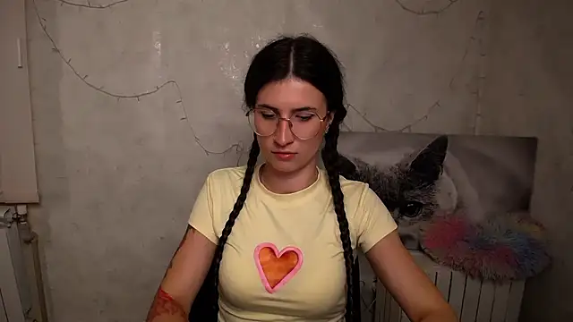 MaryEm976 online show from May 26, 2026, 7:39 am