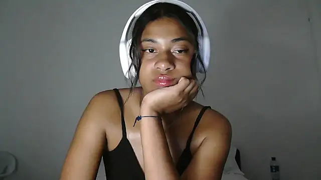 Snapshot of dark_enchantress_ chatting on February 17, 2026, 10:40 pm dark enchantress online show from February 17, 2026, 10:40 pm