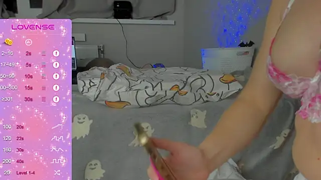 92yourbitch922 online show from March 12, 2026, 4:33 pm