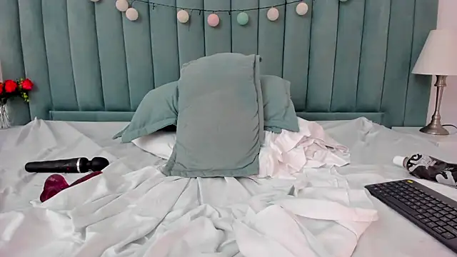 marianaaguii online show from March 14, 2025, 3:25 pm