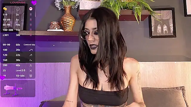 Snapshot of Mackenzie_Moore chatting on October 25, 2025, 10:10 pm Mackenzie Moore online show from October 25, 2025, 10:10 pm