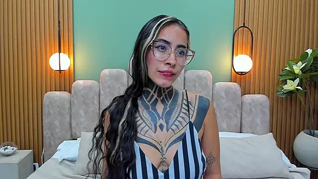 NicoleBlum online show from February 21, 2025, 11:43 pm