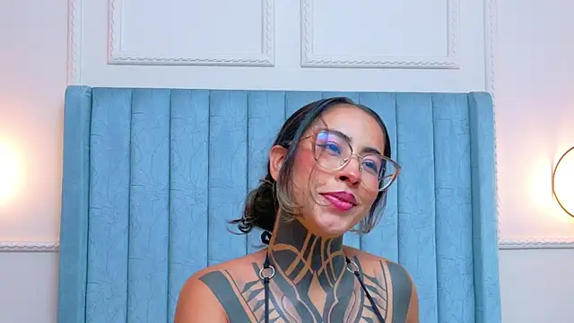NicoleBlum online show from June 16, 2026, 7:47 pm
