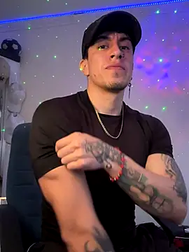 strongboy  online show from December 2, 2025, 1:13 pm