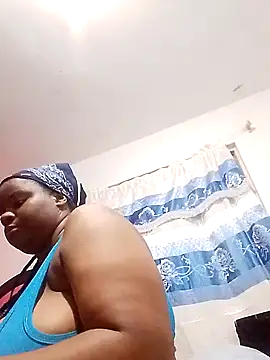 Snapshot of bigtitssxx chatting on February 25, 2025, 7:09 am bigtitssxx online show from February 25, 2025, 7:09 am