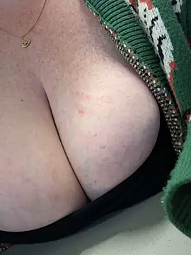 Snapshot of cinnatitties chatting on September 19, 2025, 7:40 pm cinnatitties online show from September 19, 2025, 7:40 pm