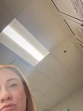 Snapshot of cinnatitties chatting on September 29, 2025, 8:03 pm cinnatitties online show from September 29, 2025, 8:03 pm