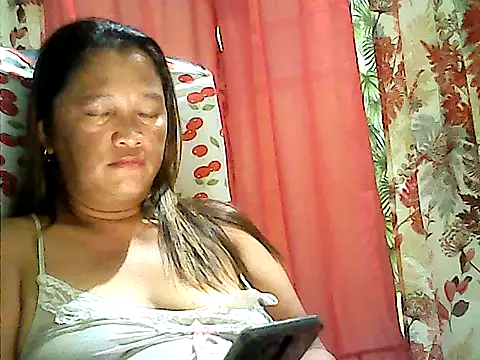 Snapshot of hott_scarlett chatting on April 25, 2026, 1:41 pm hott scarlett online show from April 25, 2026, 1:41 pm
